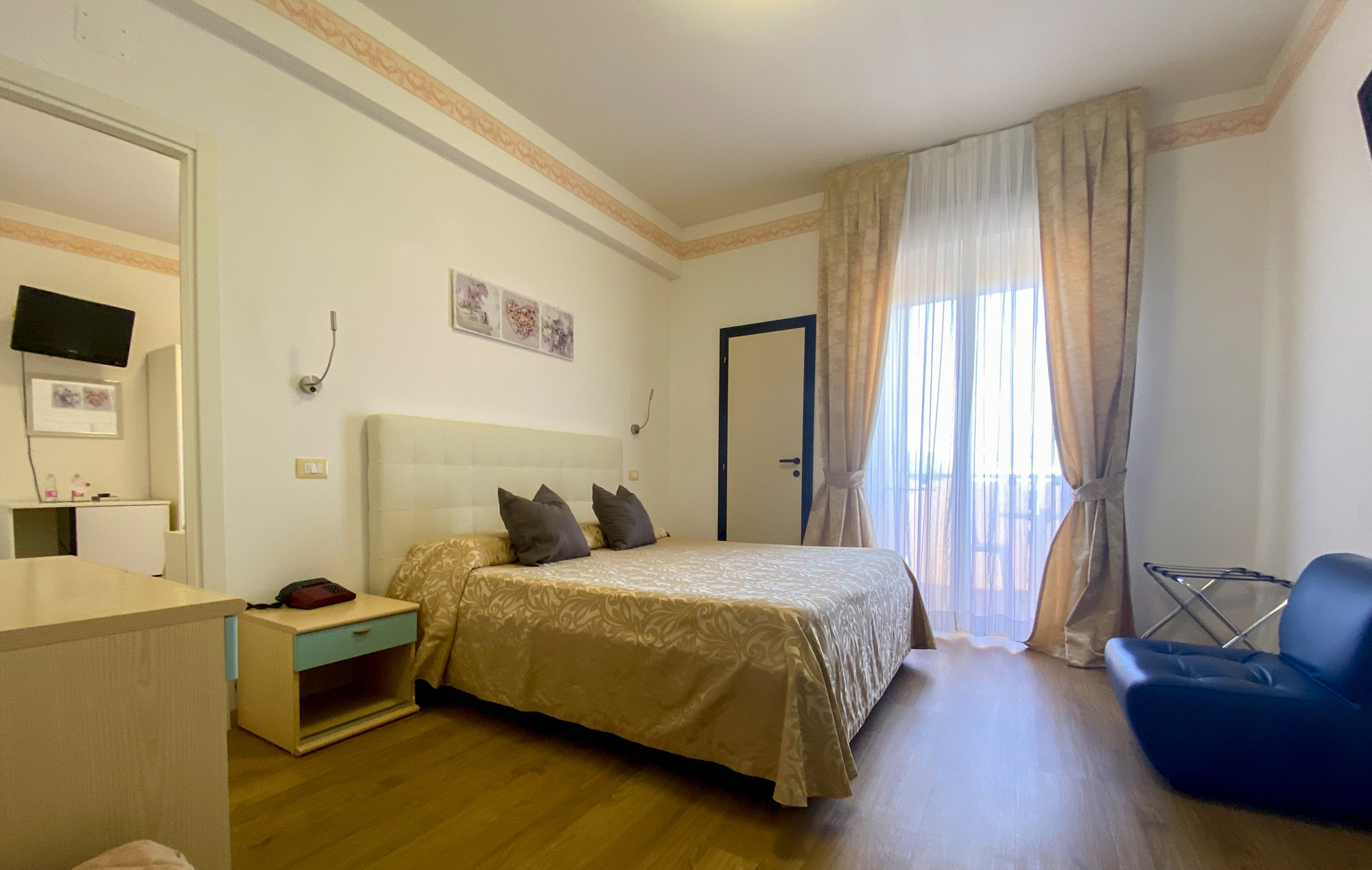 media.camera-family-5