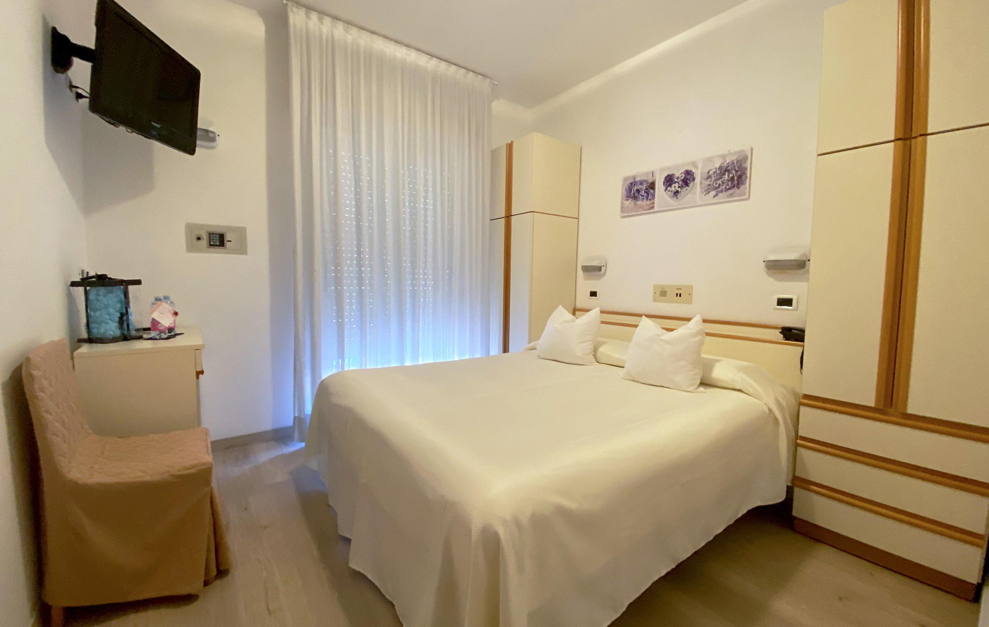 media.camera-family-6