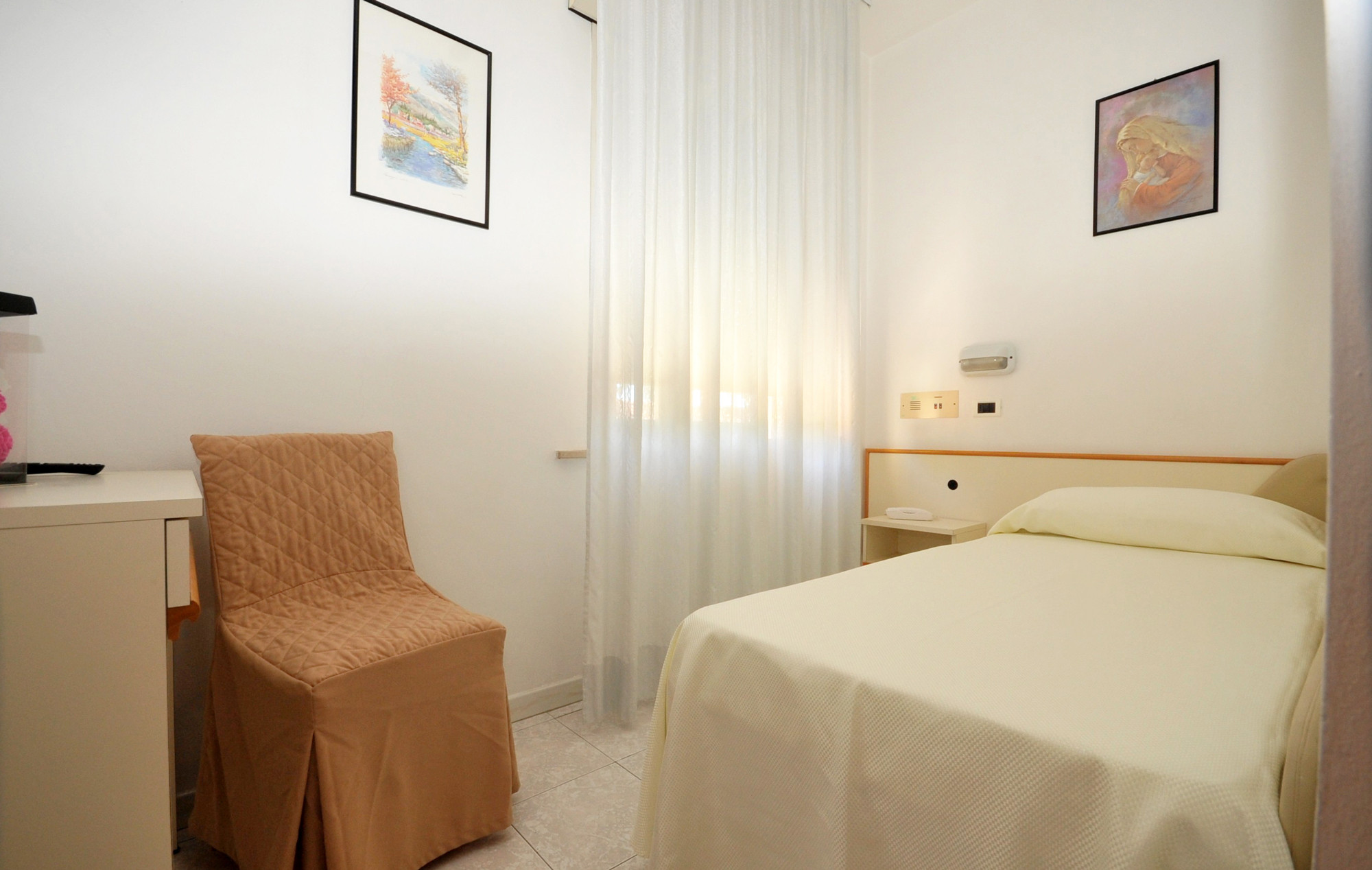 media.camera-family-8